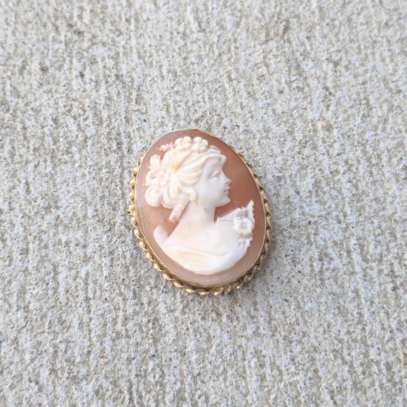 14k Gold Pendant Brooch Cameo Italy Oval Framed Bust Giovanni APA - Picture 1 of 15
